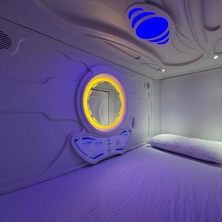 Hostel Space Capsule Madrid Eksteriør billede