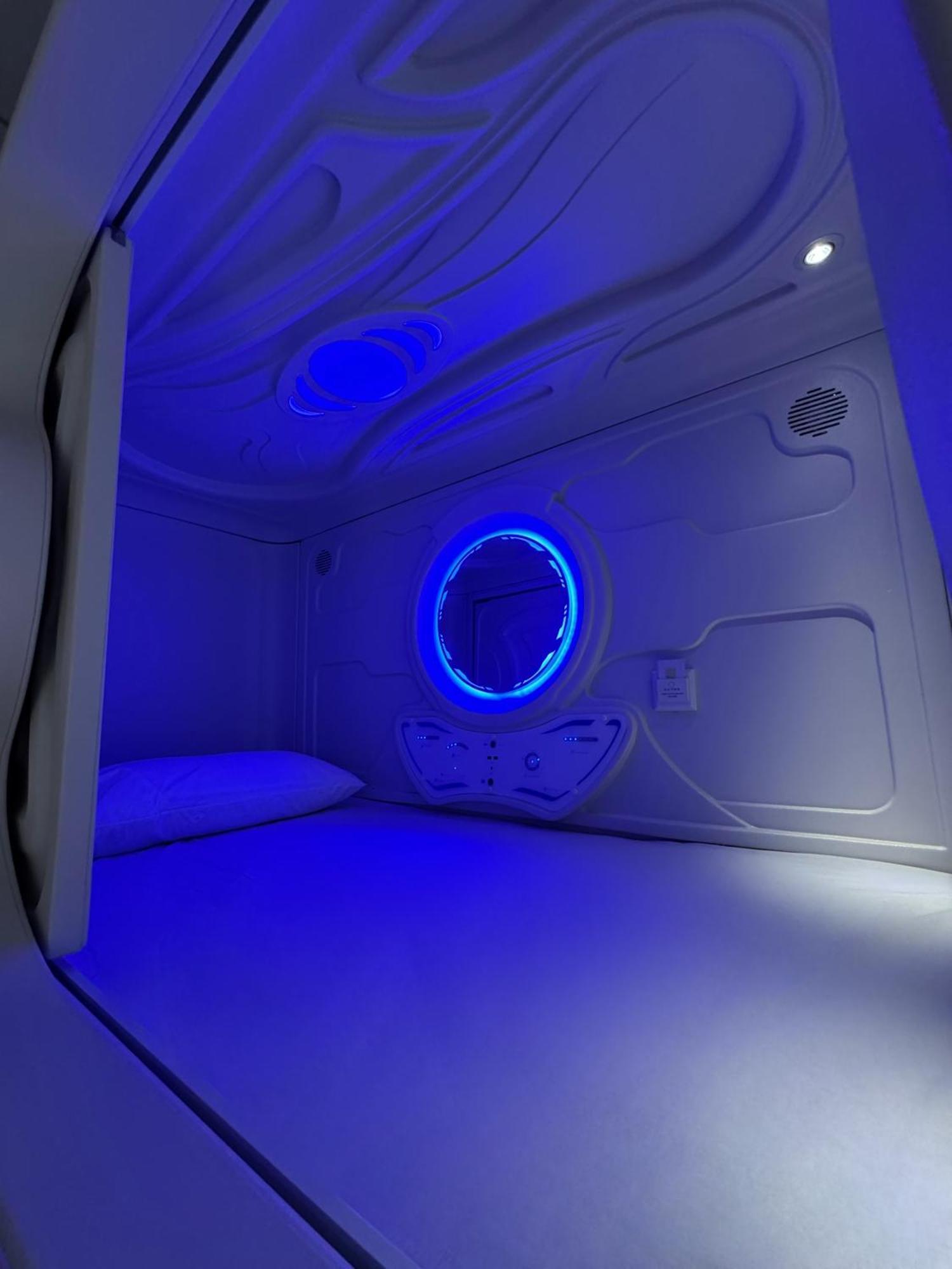 Hostel Space Capsule Madrid Eksteriør billede