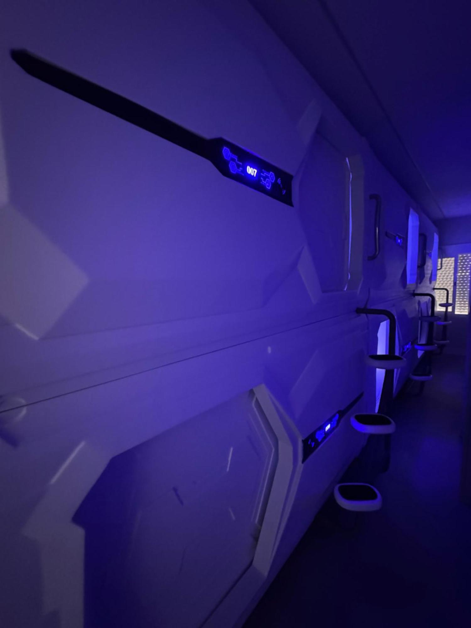 Hostel Space Capsule Madrid Eksteriør billede