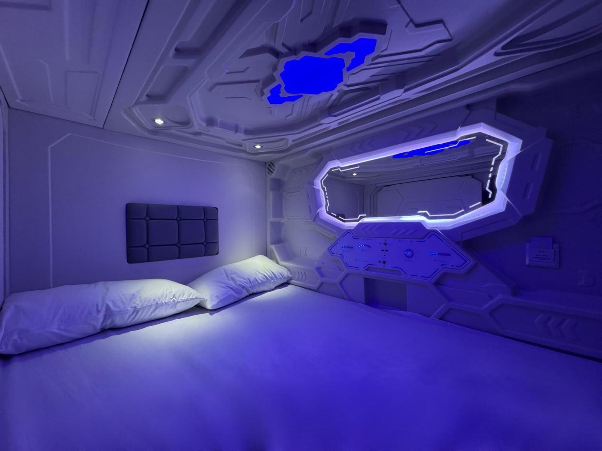 Hostel Space Capsule Madrid Eksteriør billede