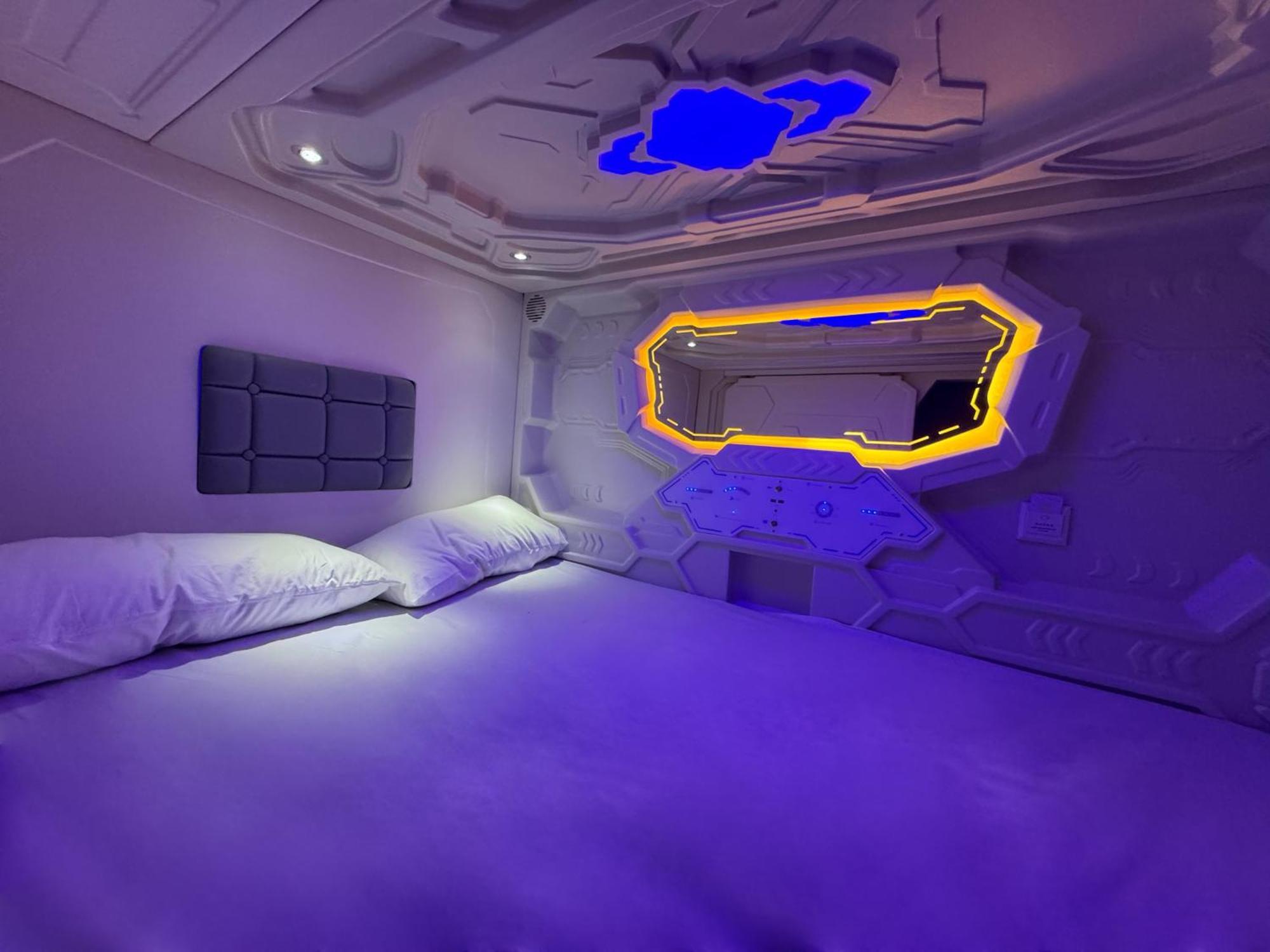 Hostel Space Capsule Madrid Eksteriør billede