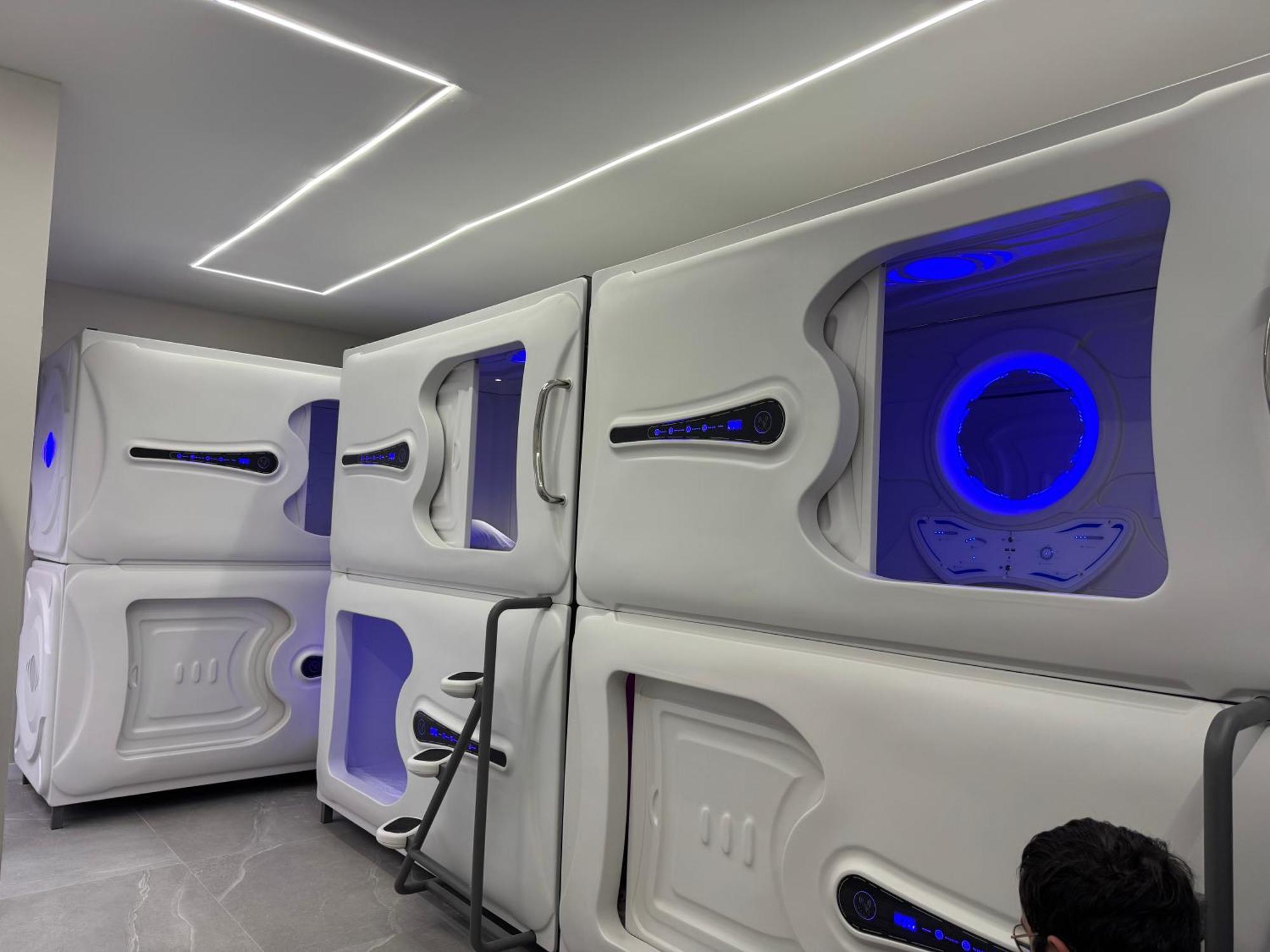 Hostel Space Capsule Madrid Eksteriør billede