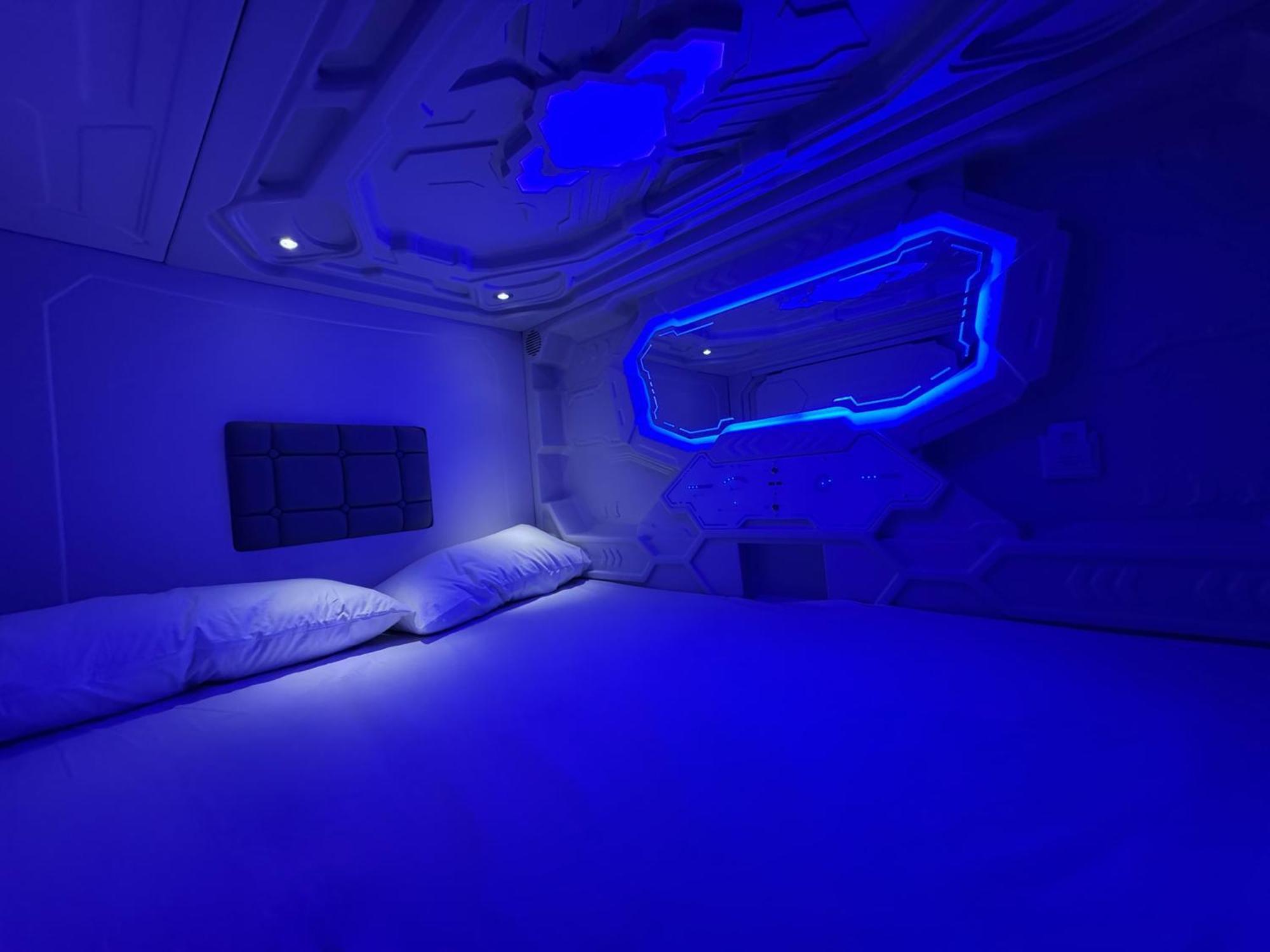 Hostel Space Capsule Madrid Eksteriør billede